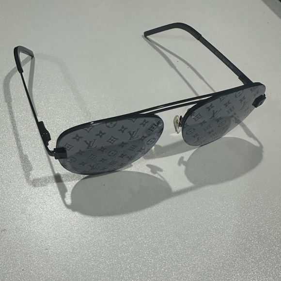 Louis Vuitton Unisex Checkered Black Sunglasses Men’s Women’s Shades LV - Picture 2 of 8
